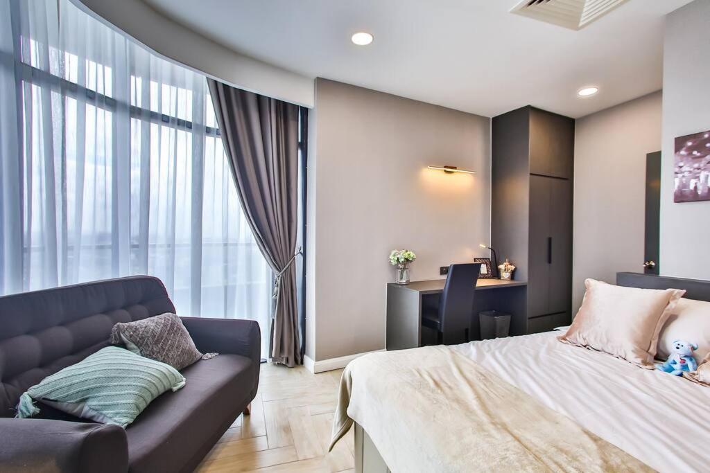 Apartment Comfy 2-bedroom With Large Balcony By Shamori Near The Curve, One Utama, Ikea Damansara *