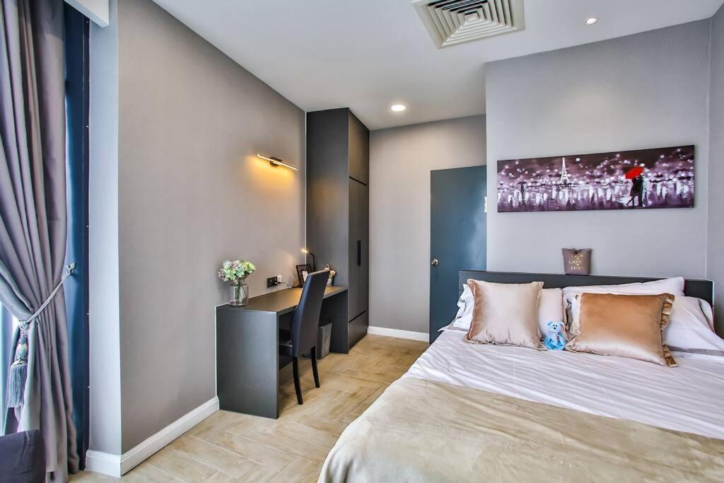 Comfy 2-bedroom With Large Balcony By Shamori Near The Curve, One Utama, Ikea Damansara